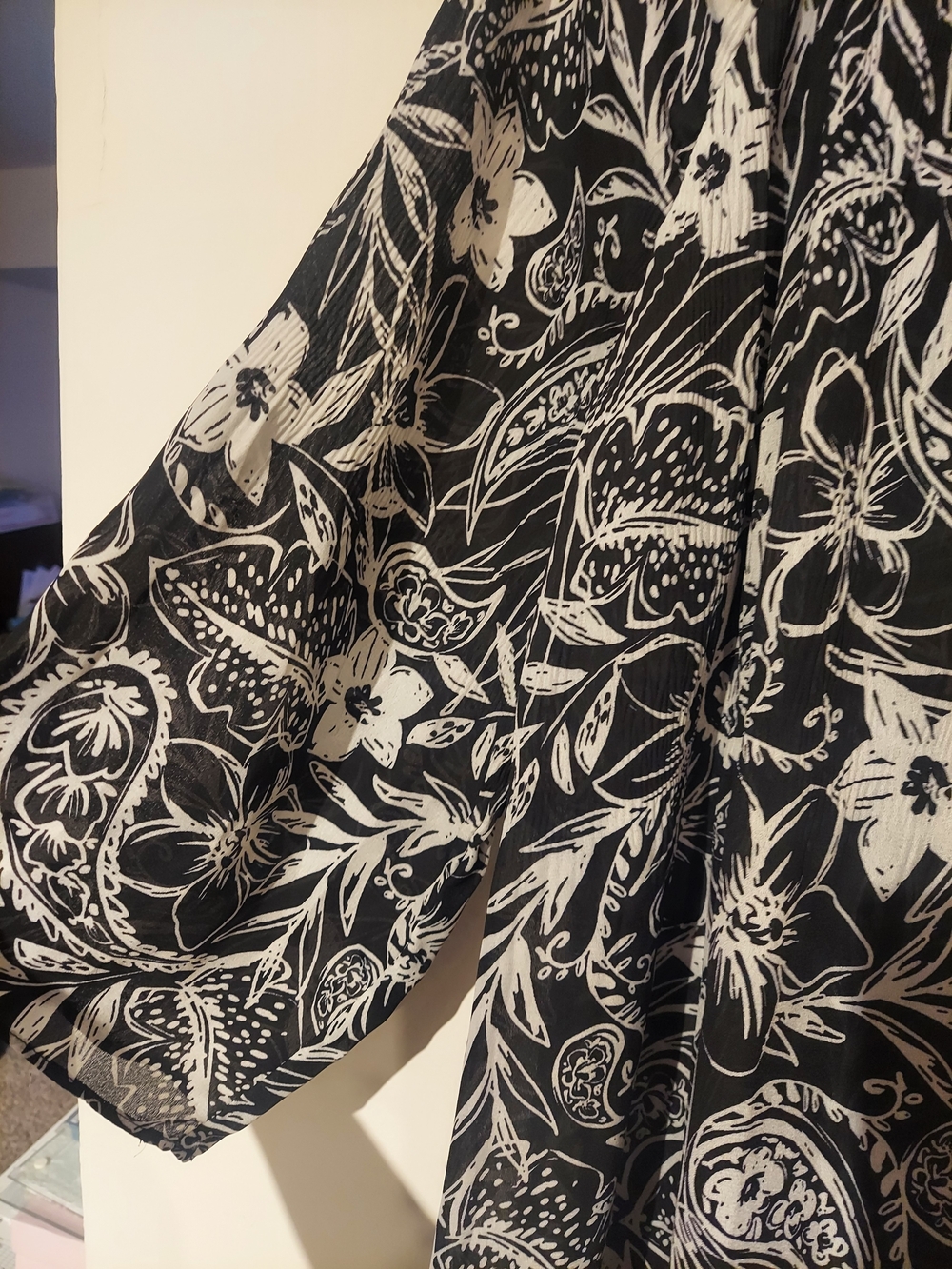Tie-Neck Paisley Floral Tunic Top - Black/White - Picture 5 of 6